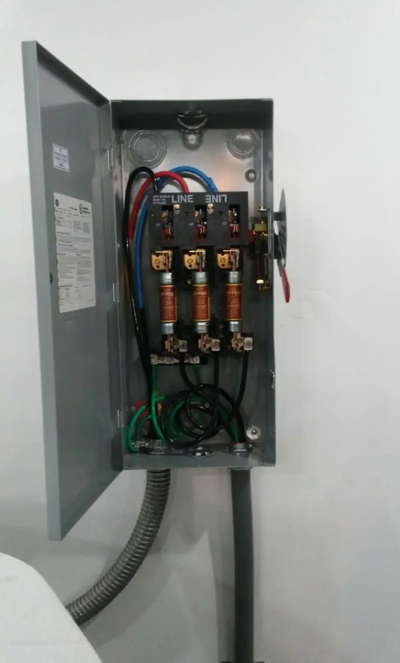 Three-phase disconnect switch installed for Smoke Detector Installation in Clanton